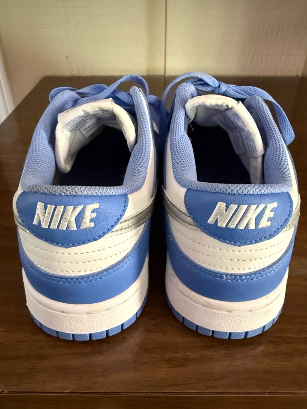 Nikes never worn - Picture 4 of 8